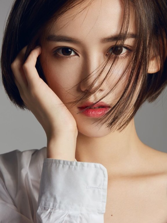 李沐宸短发造型绝美五官图片写真