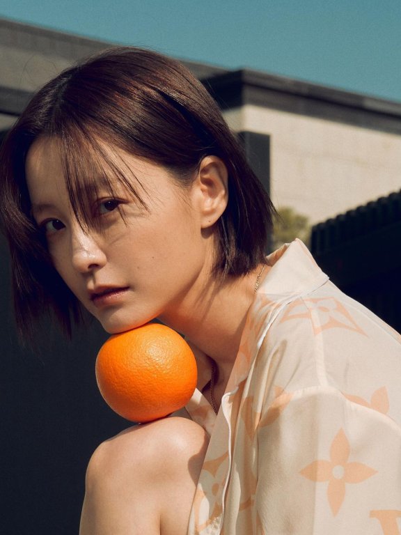 如太阳般温暖:郑有美出镜《W Korea》,浑身透着灵动的美