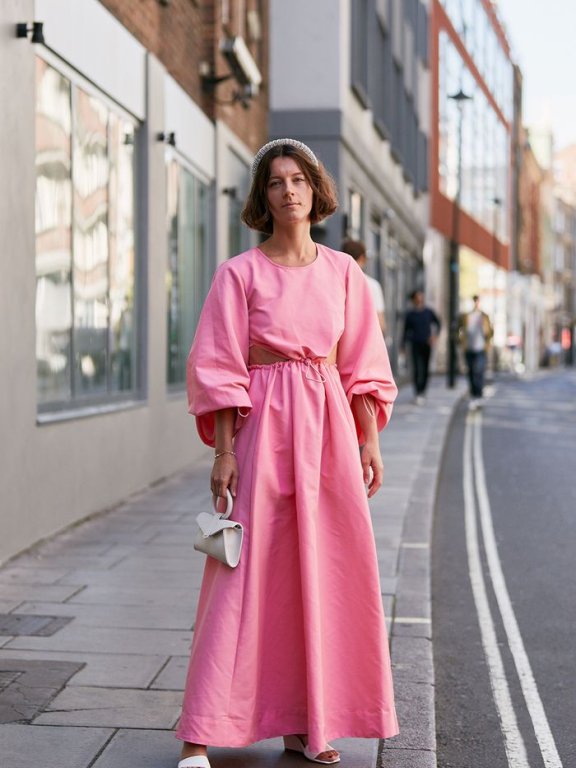 欧美街拍:今夏自带可爱滤镜的“蓬袖洋装”,欧美潮人已抢先穿上