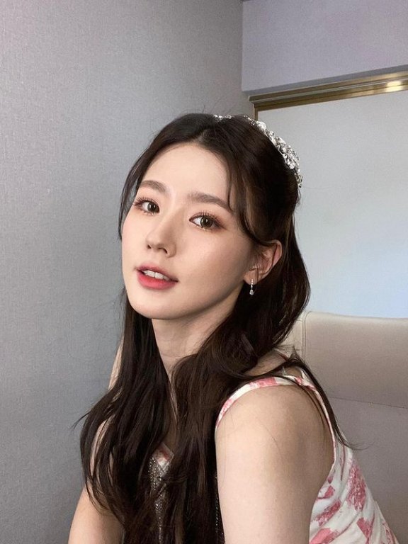 海外粉丝投票选“最漂亮 K-Pop 偶像”前五名,Irene和Jisoo都输给了她