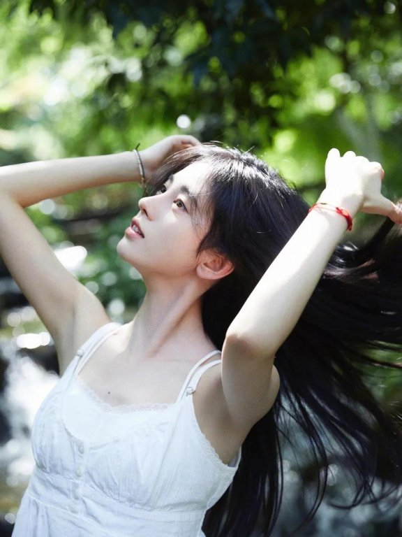 美女鞠婧祎晒夏日甜美写真!雪肤娇嫩性感明媚太迷人