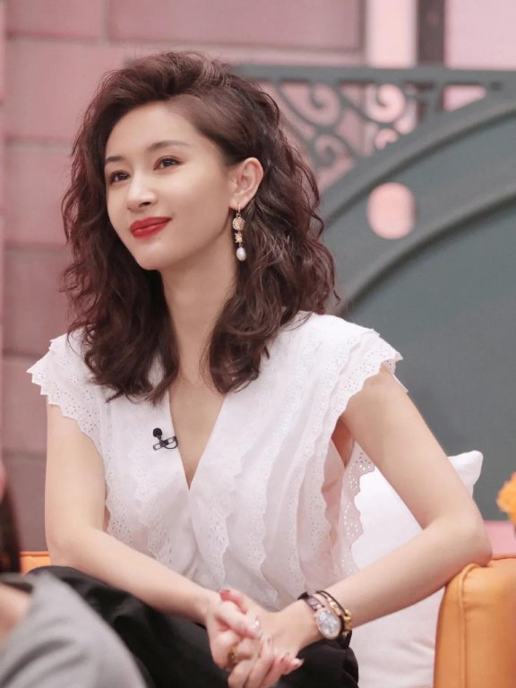 有种发型叫王子文的发型，为造型加分不少