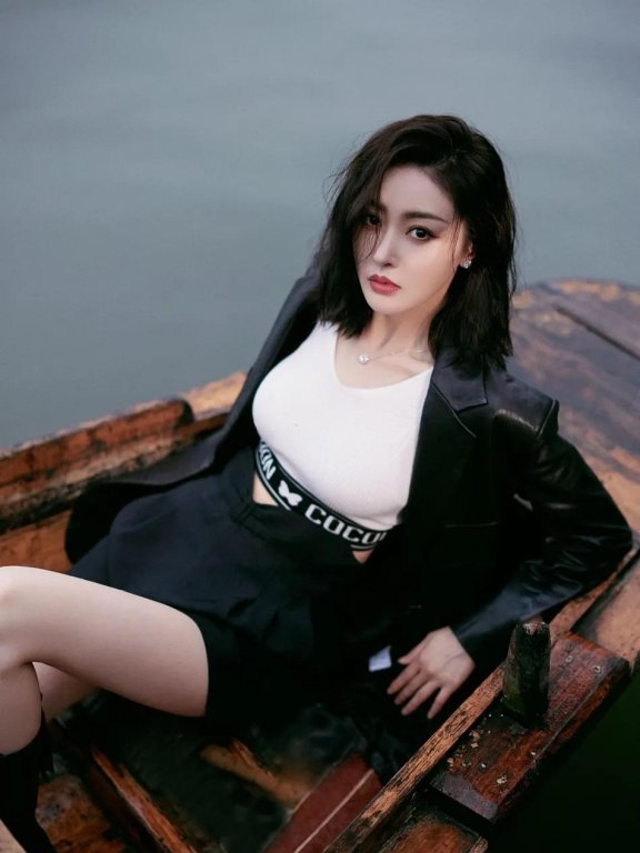 张天爱西湖写真太妩媚!雪肤玉貌身材曼妙性感又撩人