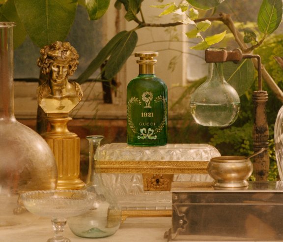 用优雅绿色和清香,致敬孕育品牌绝美之城:Gucci 1921翡冷翠香水