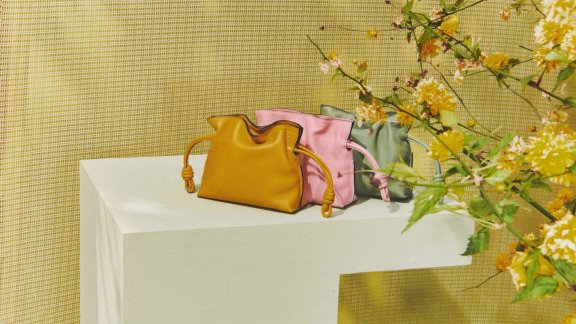 一次满足你的不同需求,LOEWE Flamenco手袋推出迷你和超大号版本