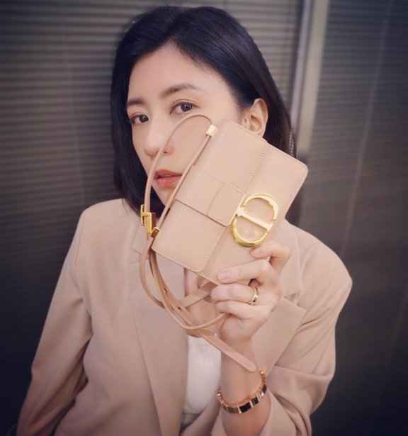 多款经典手袋可爱变身！超迷你Dior Micro Bag俏皮登场