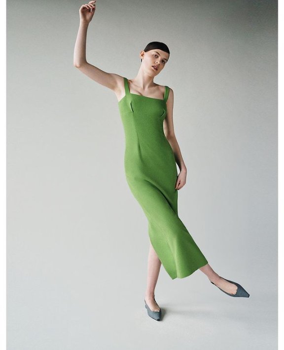 2022早春服装报导:满载50年代末气息,Emilia Wickstead充满乐趣的复古服装