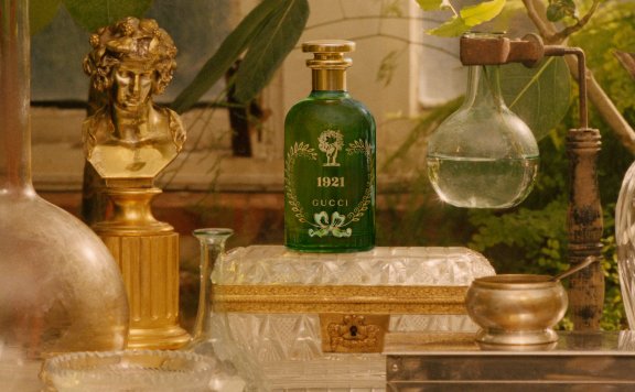 用优雅绿色和清香,致敬孕育品牌绝美之城:Gucci 1921翡冷翠香水