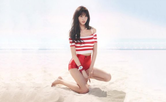 少女时代林允儿海边性感一字肩吊带火辣图片