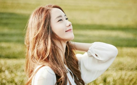 少女时代门面担当林允儿草原清新秋日图片