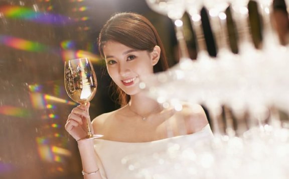 乔欣高贵白色长裙优雅迷人气质活动图片