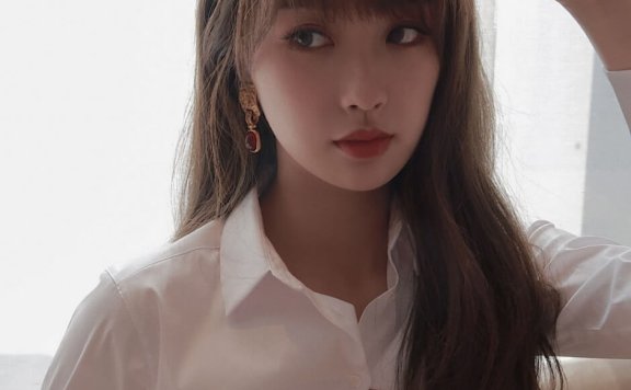 虞书欣穿拼接亮片裙性感心机写真图片