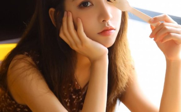 养眼网红美女精致五官纤细身材私拍图片