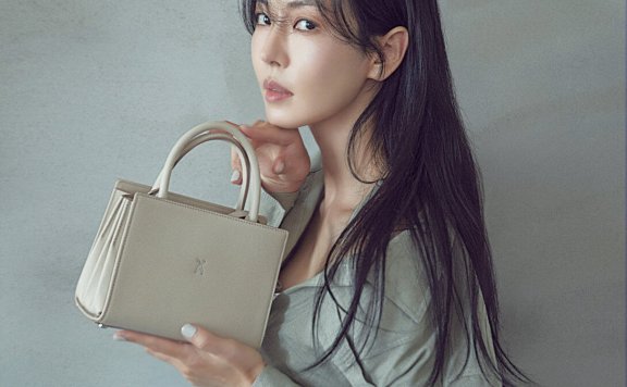 让人膜拜的女王魅力!《Penthouse》金素妍、柳真、李智雅分别出镜时尚杂志