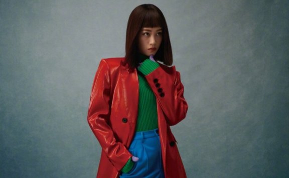 蓝盈莹复古雀斑妆齐刘海高冷撞色时尚图片写真