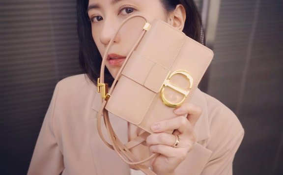 多款经典手袋可爱变身！超迷你Dior Micro Bag俏皮登场