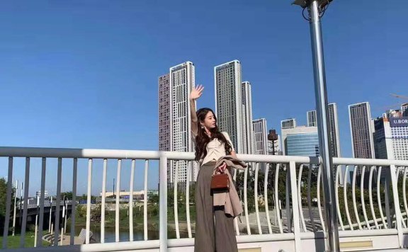 女团神颜朴智妍颜值也崩了,穿两件大衣成新潮流