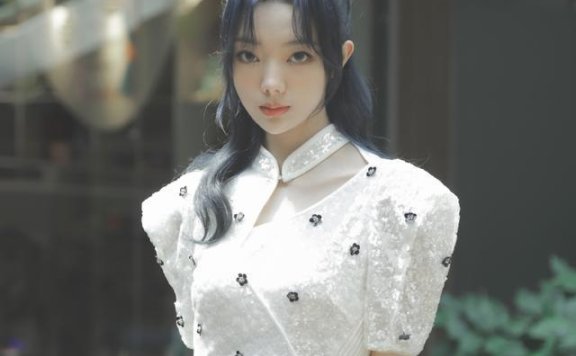 李紫婷穿短旗袍扫楼甜美娇俏,生图下颜值太高