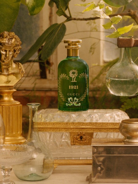 用优雅绿色和清香,致敬孕育品牌绝美之城:Gucci 1921翡冷翠香水