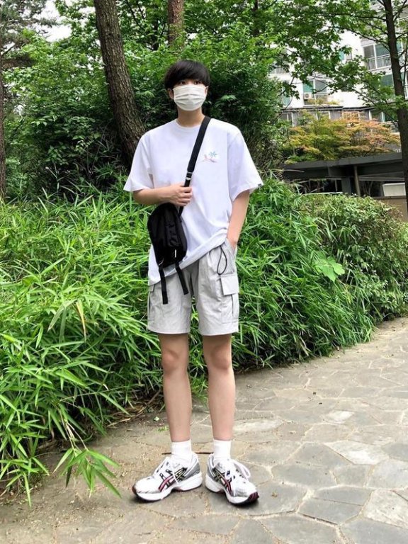 夏天男生怎么穿衣打扮清新干净 夏季男生穿衣指南