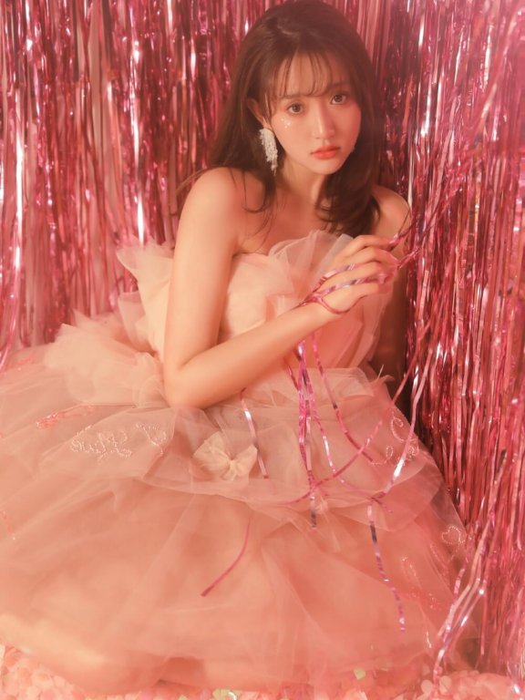 桃花妆美女粉色薄纱蓬蓬裙美腿杀艺术写真图片