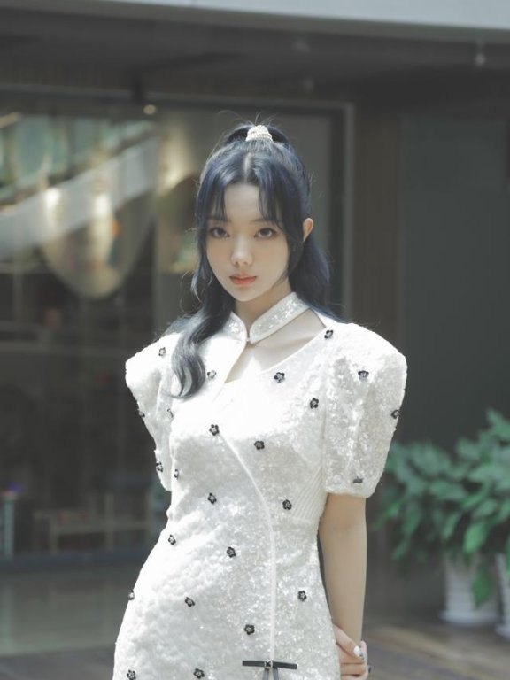 李紫婷穿短旗袍扫楼甜美娇俏,生图下颜值太高