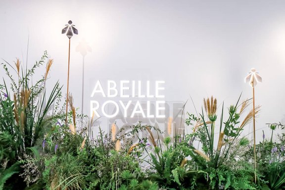 法国娇兰携手天猫小黑盒 发布帝皇蜂姿全新第三代黄金复原蜜