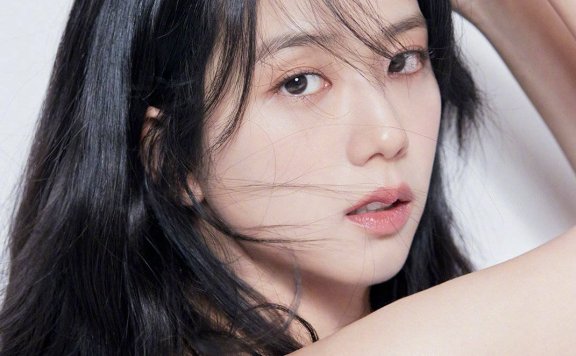BLACKPINK成员金智秀资料照片曝光,尽显优雅魅力