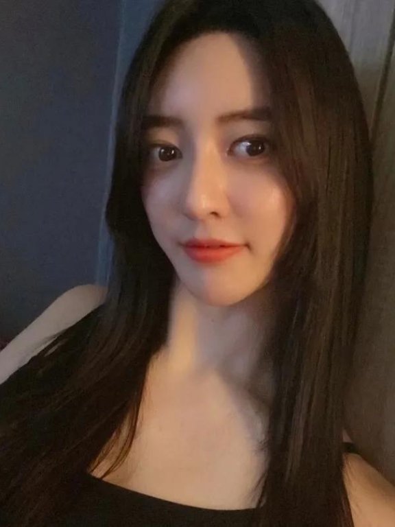 金牌实力偶像的颜值!田径李英爱S型身材美得不真实,不当爱豆好可惜