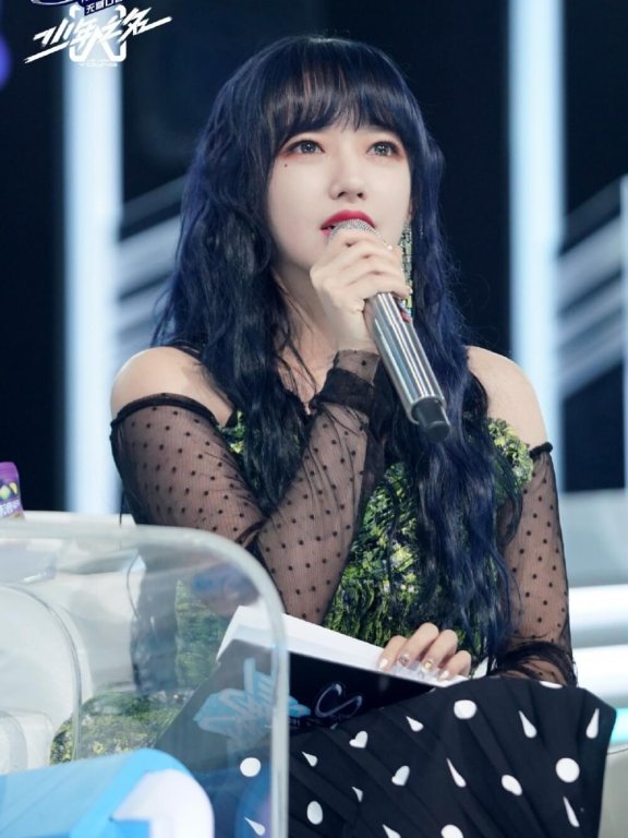 绝美仙女程潇露肩长裙舞台照片