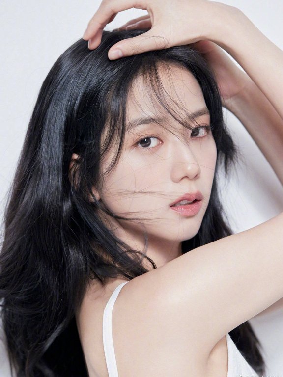 BLACKPINK成员金智秀资料照片曝光,尽显优雅魅力