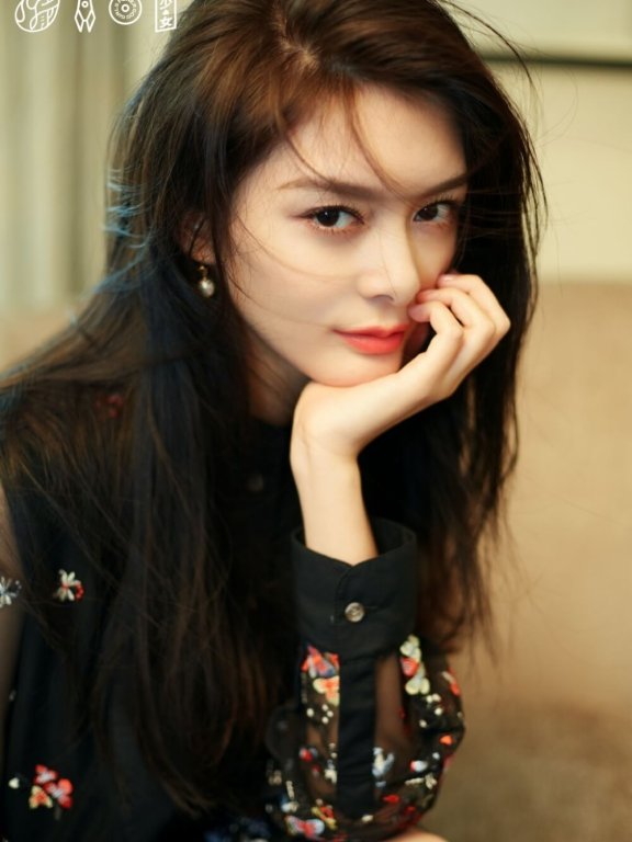 傅菁穿蕾丝透视纱裙时尚魅惑写真图片