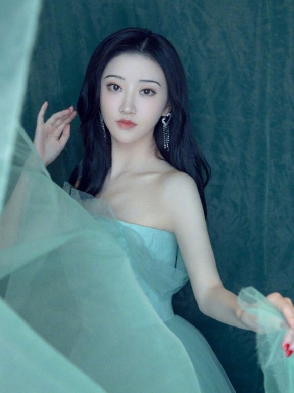 景甜穿薄荷绿纱裙甜美仙气写真图片