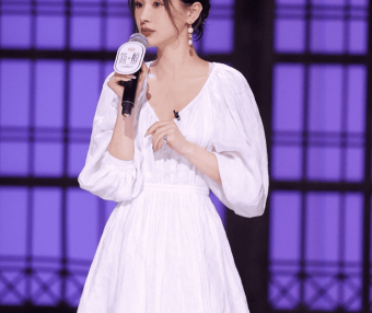 王子文姐弟恋后衣品直线上升,一身黑显瘦显高还好看