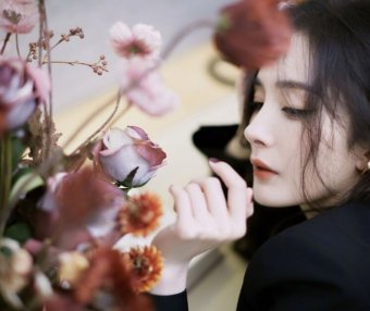 杨幂黑丝性感诱惑时尚写真图片