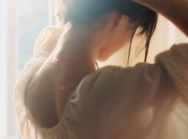 校霸拿着遥控器戏弄学霸 他不想接受这个家教