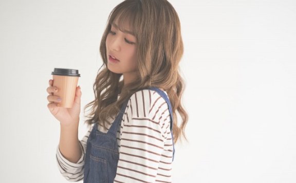 宽松背带裤怎么穿好看 宽松背带裤搭配什么上衣好看