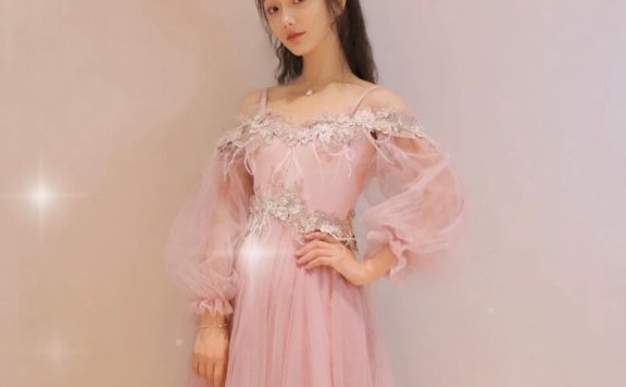 清纯粉嫩少女肖燕吊带裙清新写真图片