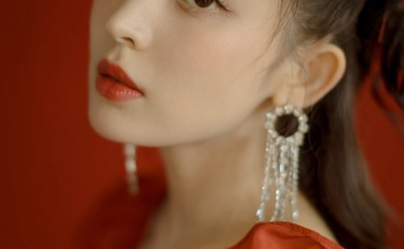 人间仙女古力娜扎红裙唯美写真图片