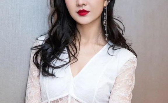 王鸥百变造型太美艳!雪肤玉貌魔鬼身材性感撩人