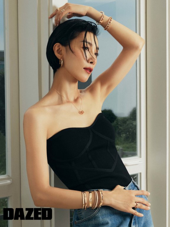 女人要帅起来就没男人什么事!金瑞亨湿发出镜杂志,英姿飒爽!