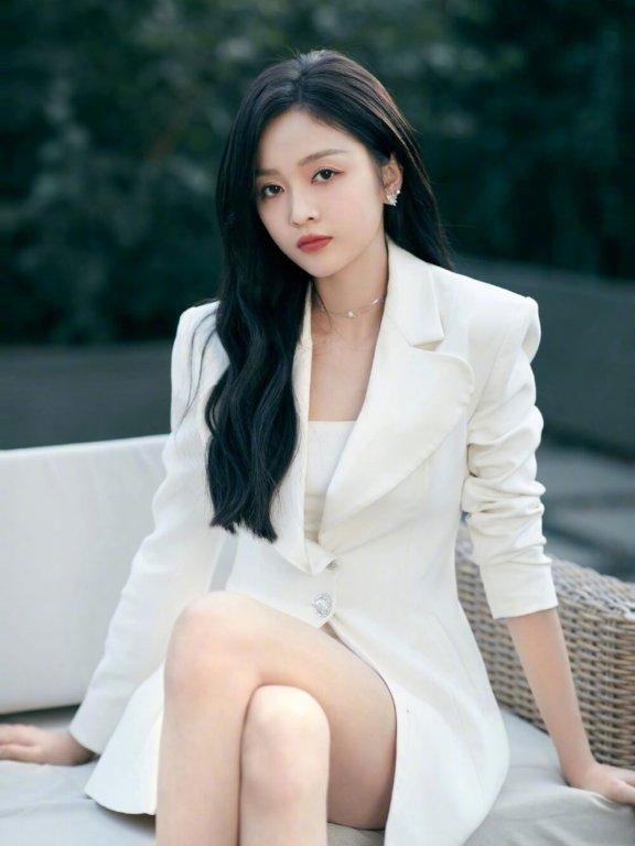 吴宣仪白色西装质感写真图片