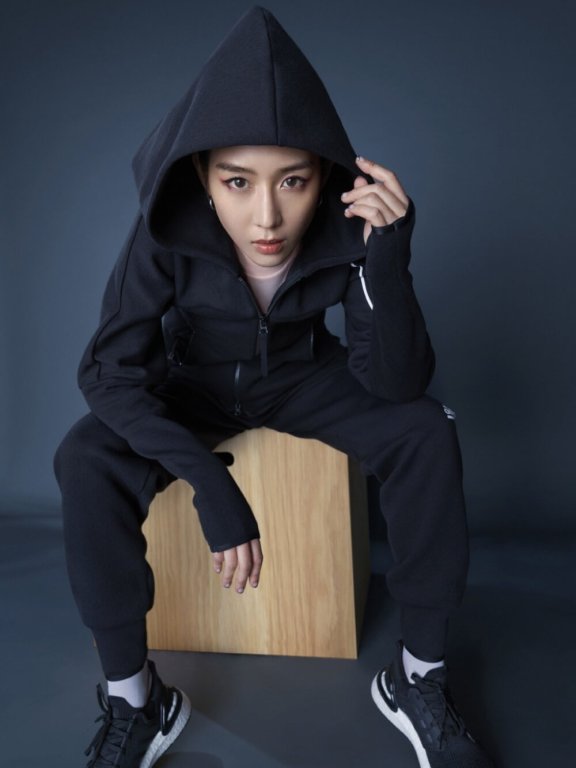 运动女神张钧甯率性写真图片