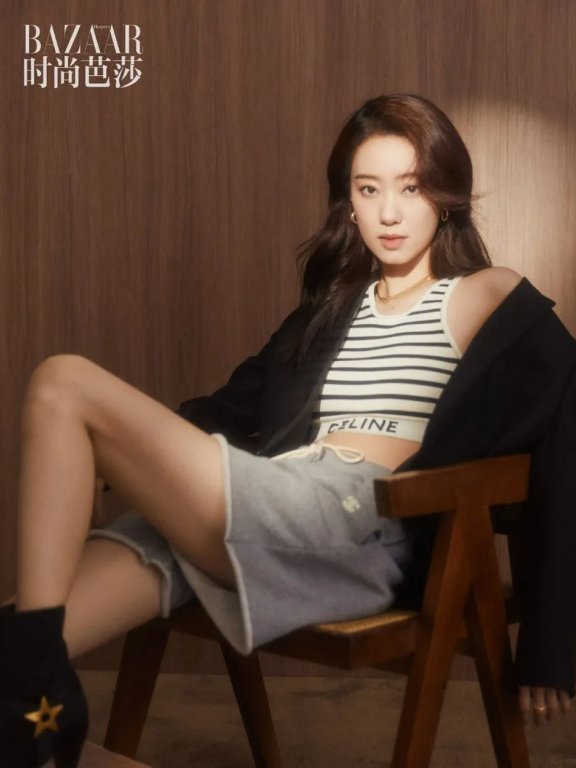 张小斐拍杂志写真太妖娆!冰肌玉骨性感迷人