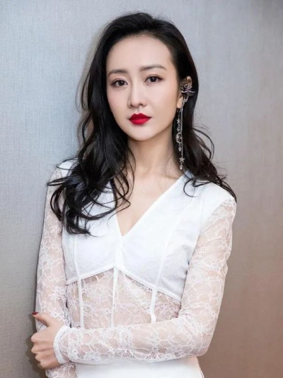王鸥百变造型太美艳!雪肤玉貌魔鬼身材性感撩人