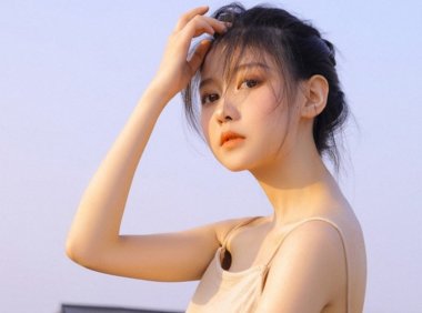 早就想在学校要你了 学长突然把我抱到了厕所