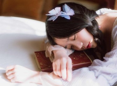 一招让男人发疯想你 抓住他的心其实很简单