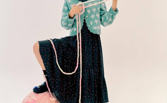 早秋穿衣打扮关键就是袜子加短靴,学孔晓振穿出法式文艺风格