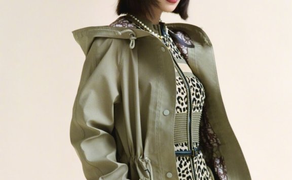 吴谨言黑色短发豹纹装率性写真图片