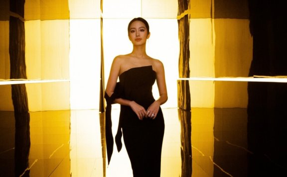 杨采钰优雅迷人气质性感写真图片